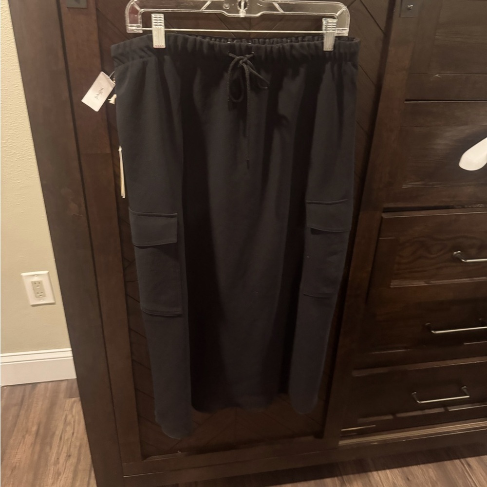 NWT Black Wilfred Aritzia Cargo Skirt L